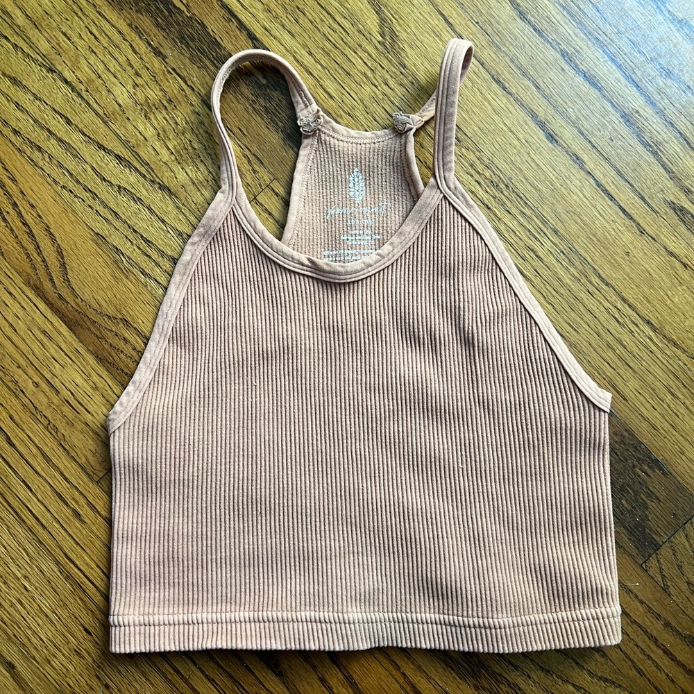 Free People happiness runs crop xs/s peachy pink color